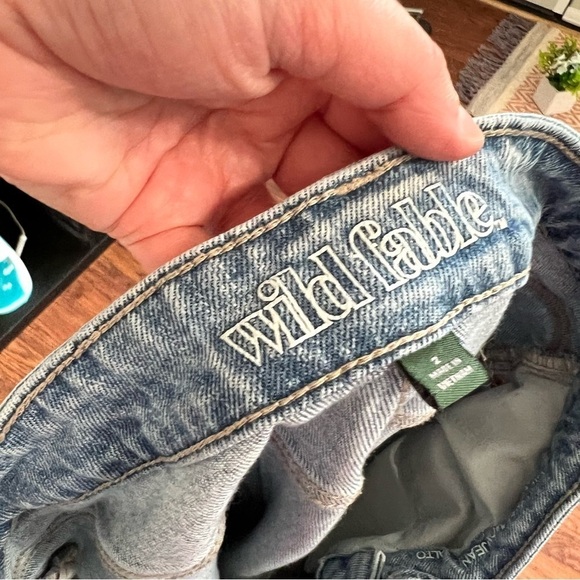 Wild Fable High Rise Distressed High Waisted Light Wash Cotton Mom Jeans Size 2 - Picture 8 of 16